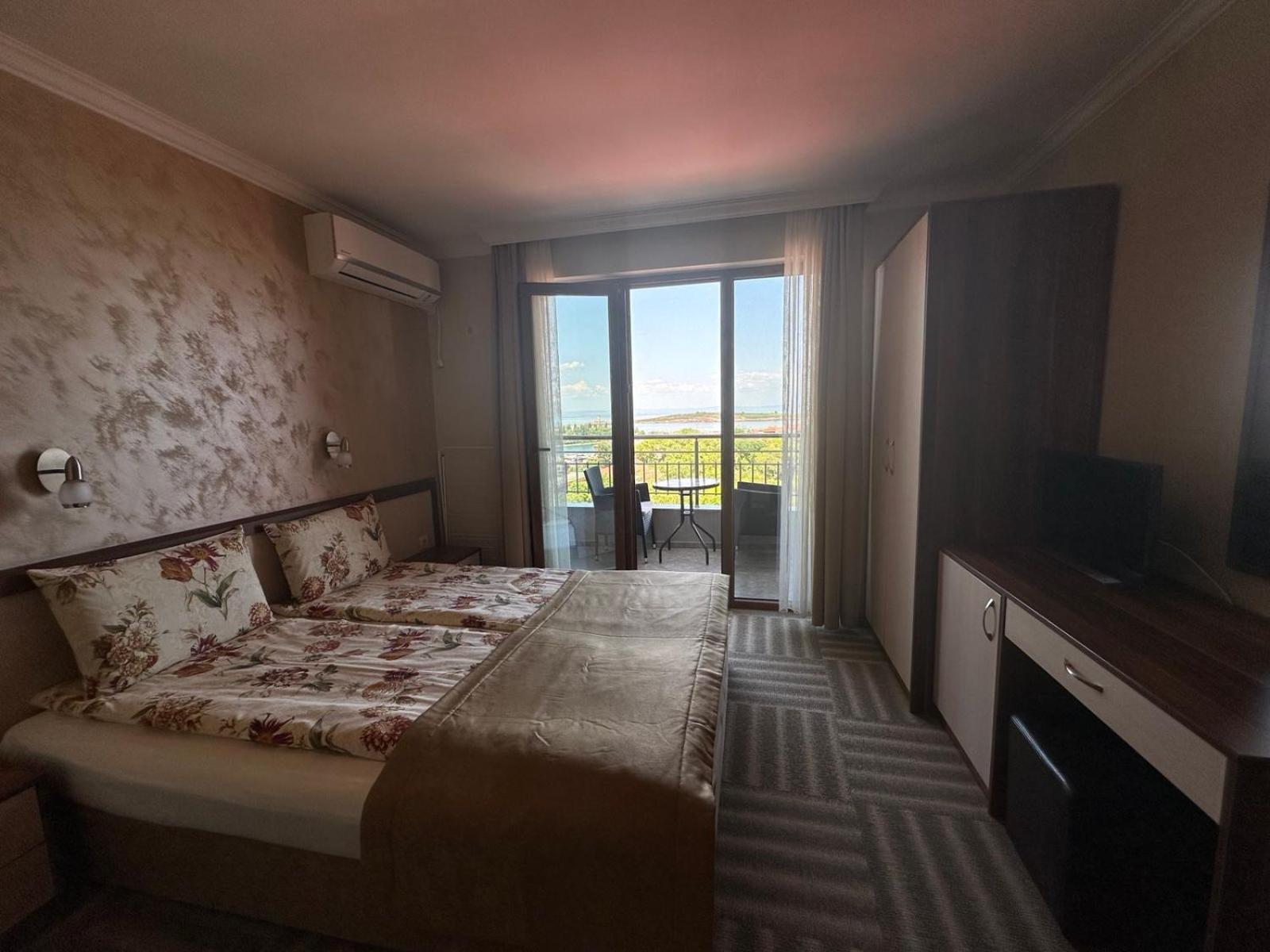 Family Hotel Radiana Sozopol Exterior photo